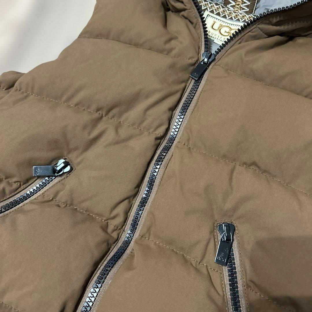 【とん】肉厚 UGG アグ（M）茶色 ダウンベスト フルジップ フード