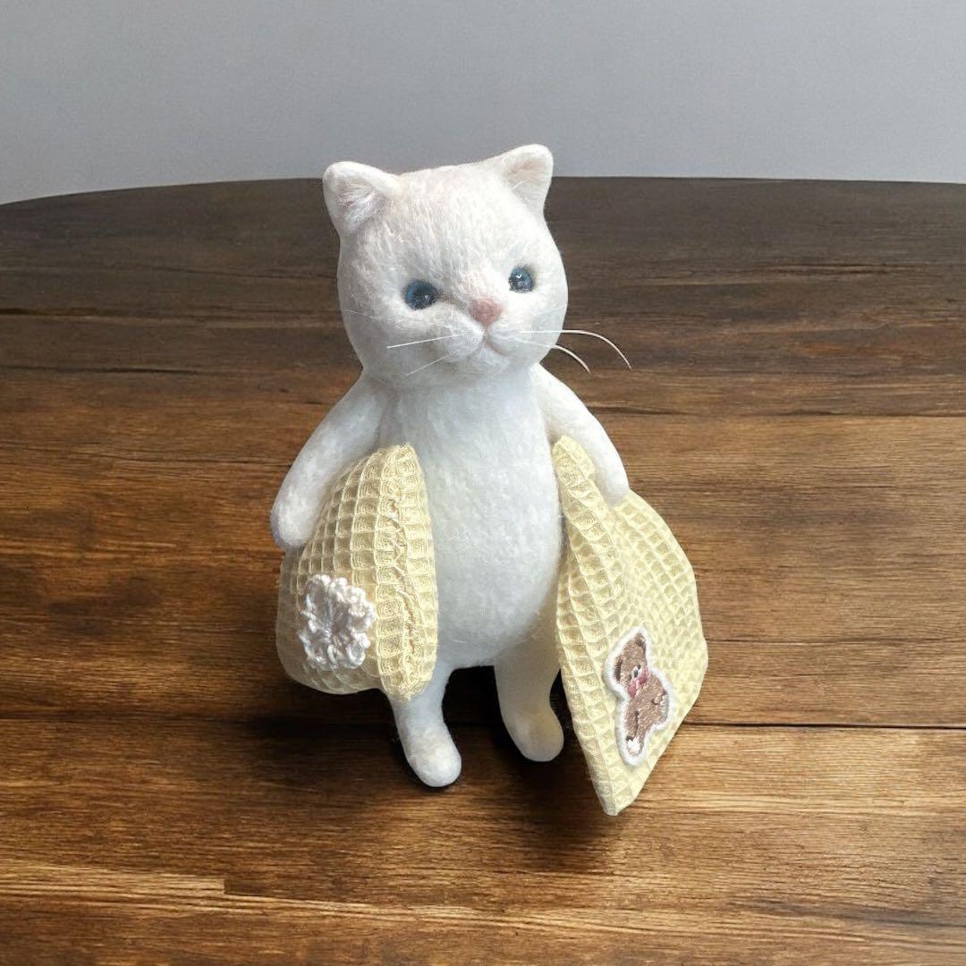 羊毛フェルト猫 白猫