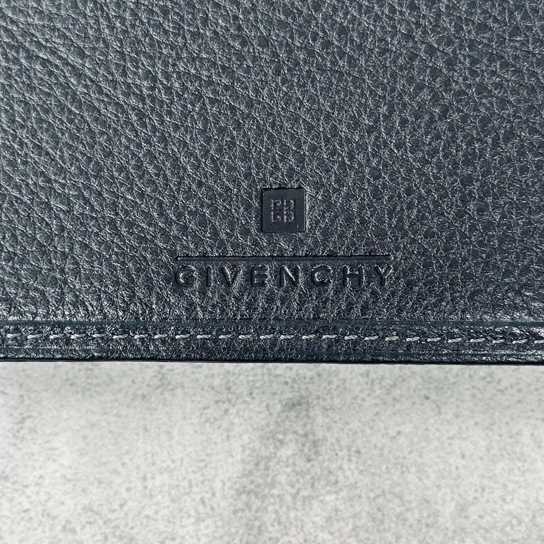 未使用✨GIVENCHY ワンポイント　4Gロゴ　レザー　二つ折り財布 黒