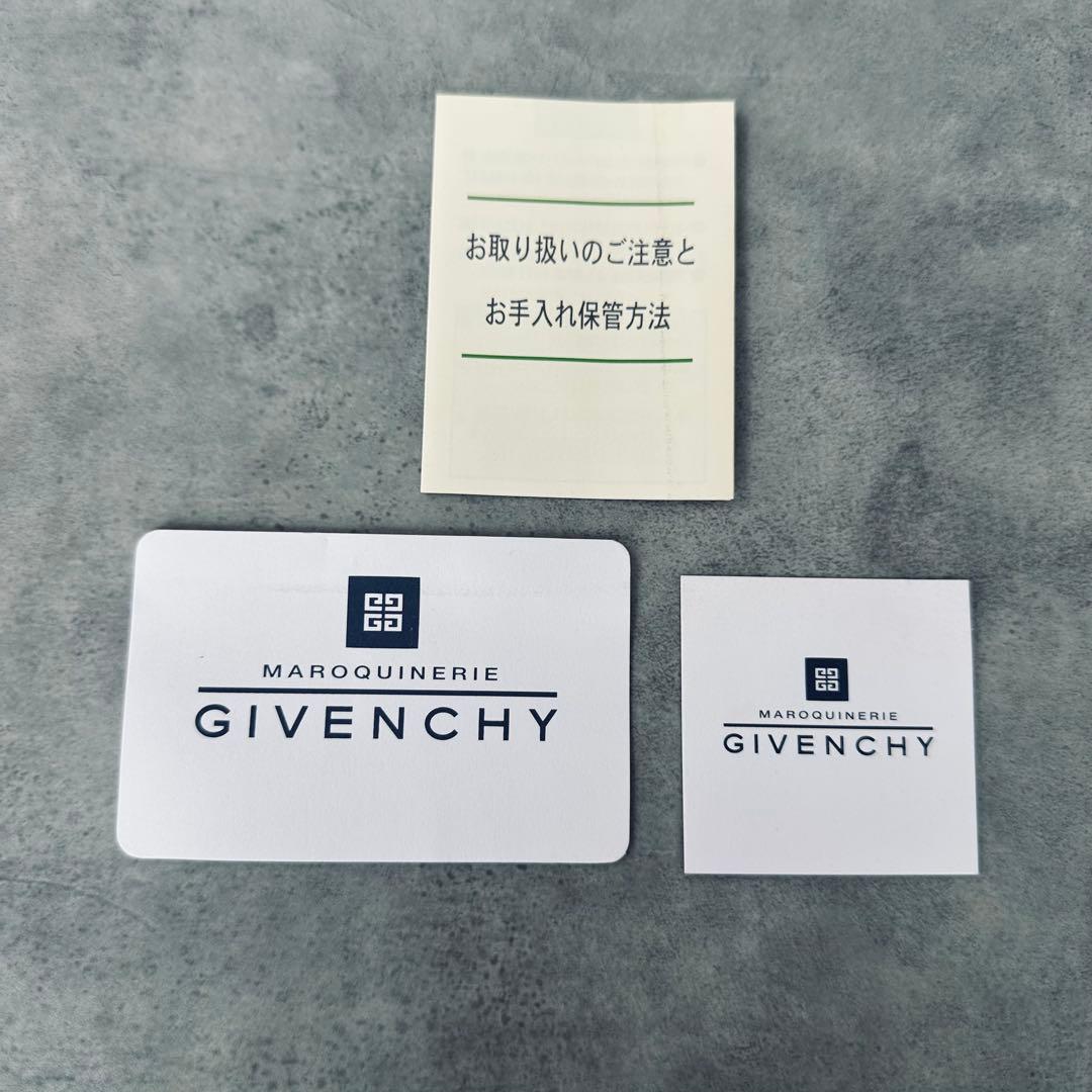 未使用✨GIVENCHY ワンポイント　4Gロゴ　レザー　二つ折り財布 黒