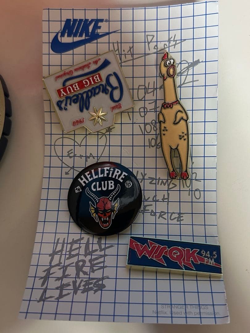 （本日限定価格）ストレンジャーシングス スニーカー+おまけ（写真あり）‼️