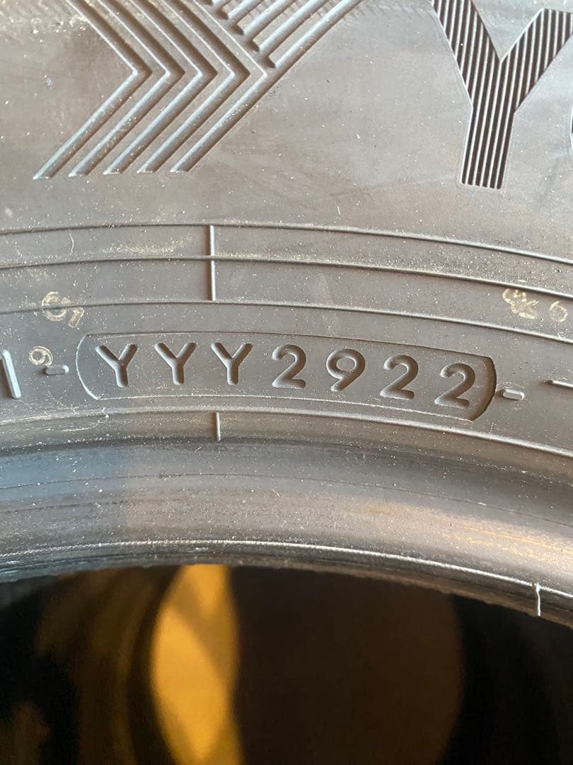 22年製 バリ溝iceGUARD IG70 215/60R16 スタッドレス