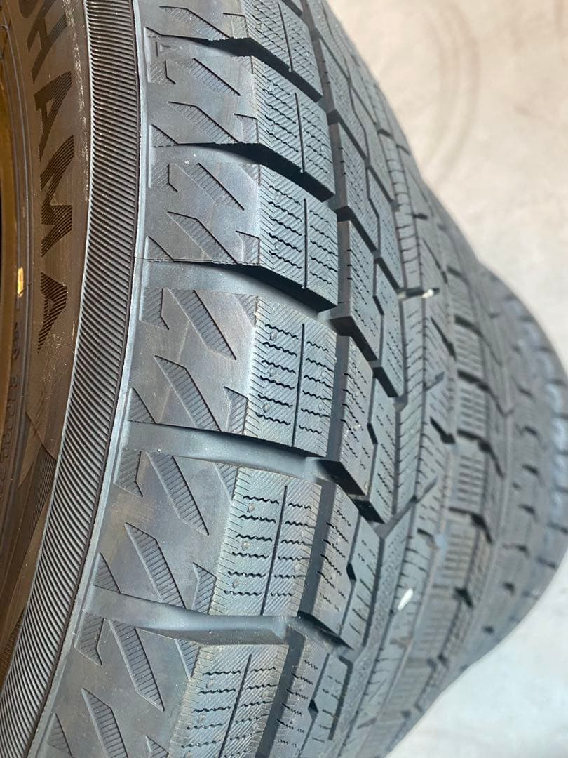 22年製 バリ溝iceGUARD IG70 215/60R16 スタッドレス