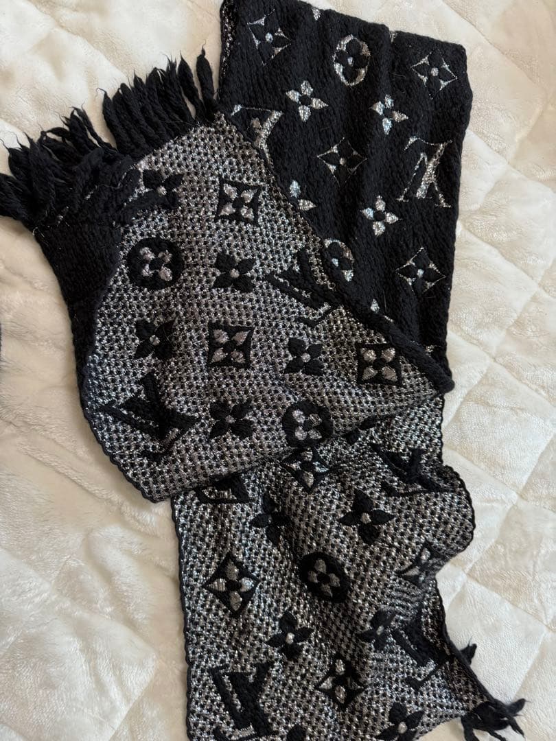 ルイヴィトン　黒マフラー　youttuberヒカル着用