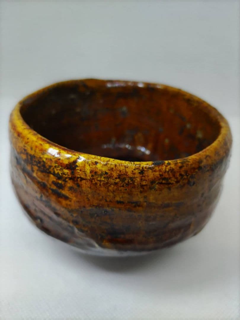 裏千家十四代淡々斎書付八代大樋長左衛門(宗春)
大樋焼 飴釉
茶碗