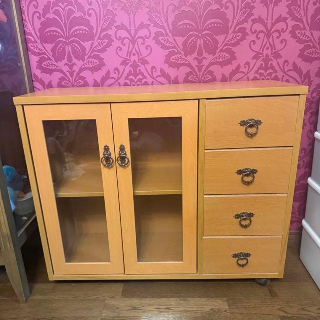 処分価格　ベルメゾン　日本製　木製キャビネット ガラス扉付き　キャスター付き