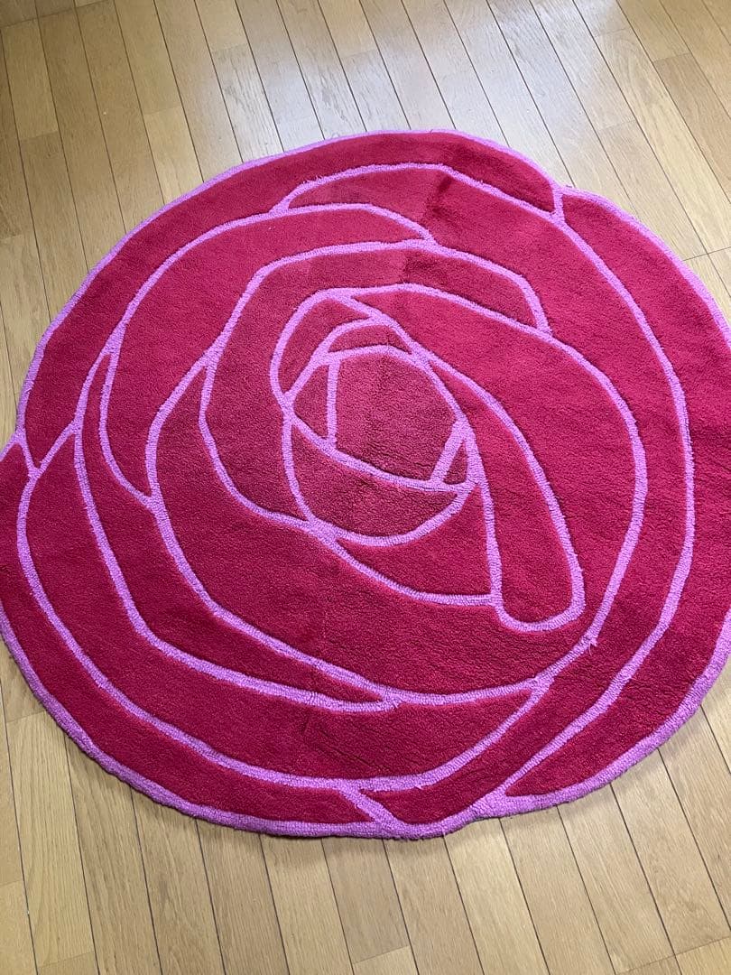 フランフラン バラ ピンク　ローズ　絨毯