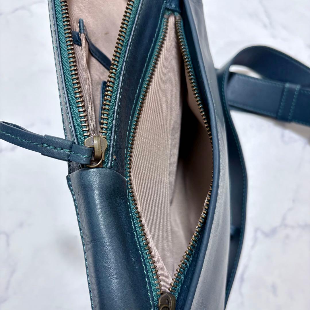 美品 マザーハウス カゼマトウ ボディバッグ レザー ネイビー 斜め掛け 本革