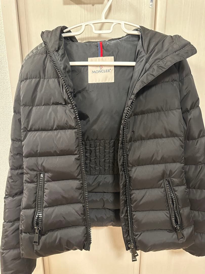 MONCLER 黒 ダウンジャケット フード付き
