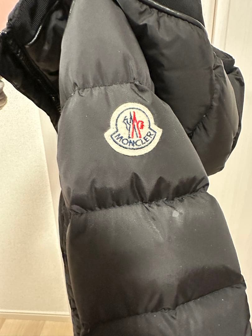 MONCLER 黒 ダウンジャケット フード付き