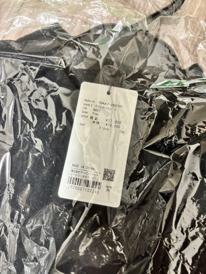 さり⭐︎アーバンリサーチ ロッソ ピンタックストレートワンピース　ネイビー