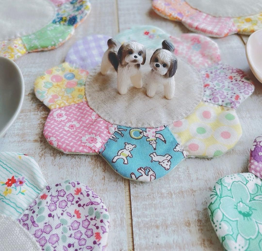 マハロ⚘サーティーズ復刻布⚘お花のコースター①⚘ドレスデン ハンドメイド