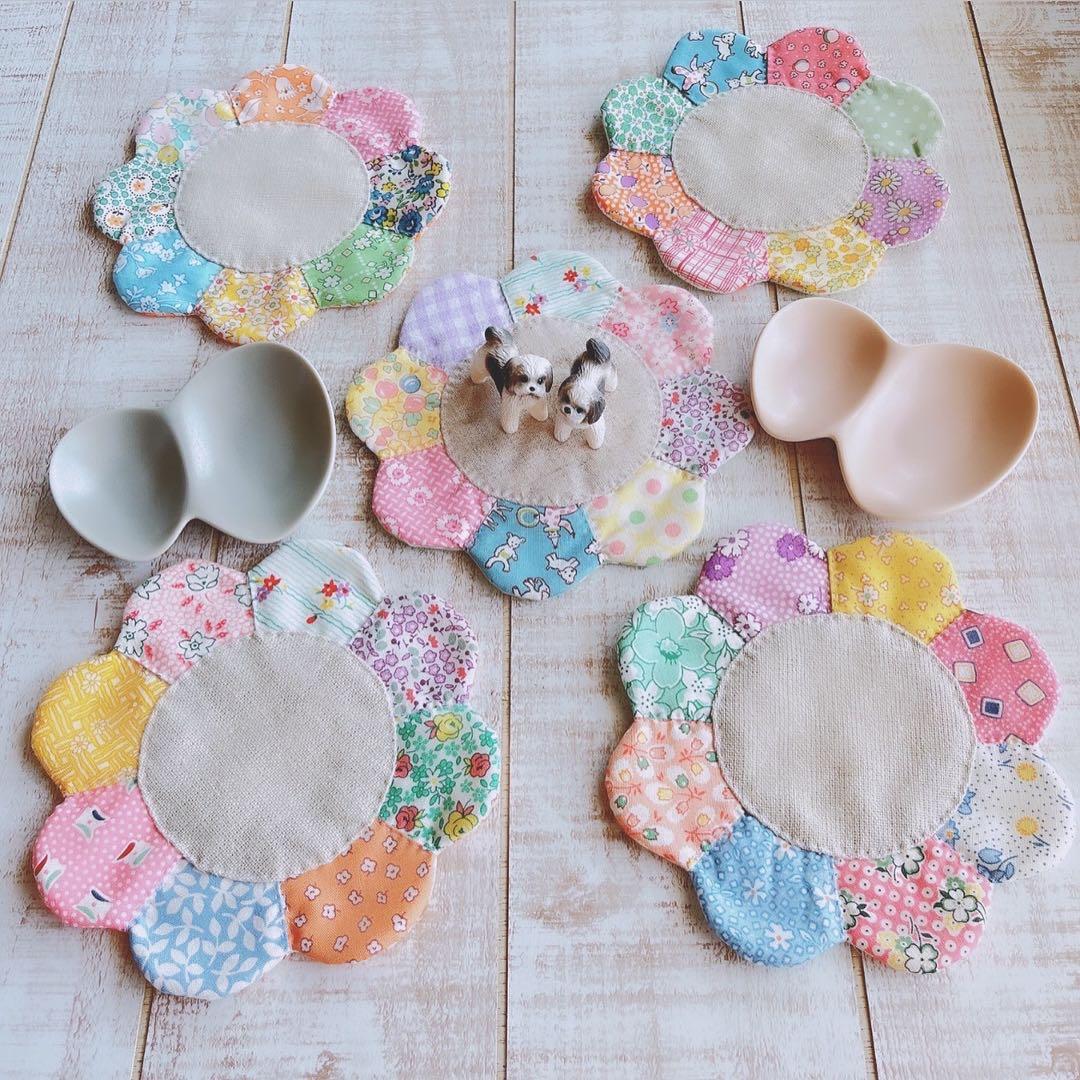 マハロ⚘サーティーズ復刻布⚘お花のコースター①⚘ドレスデン ハンドメイド