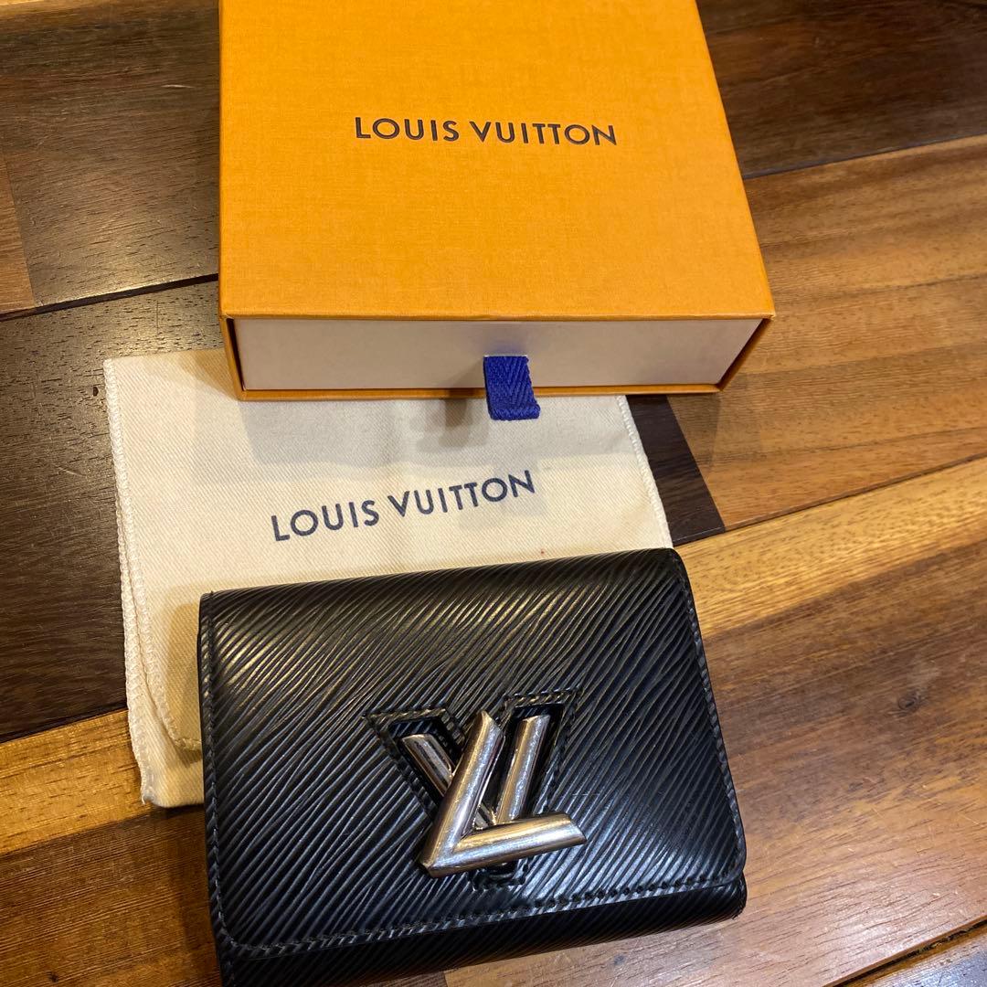 ルイヴィトン ツイスト コンパクト エピ ターンロック 三つ折り財布