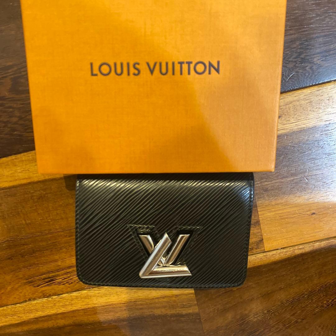 ルイヴィトン ツイスト コンパクト エピ ターンロック 三つ折り財布