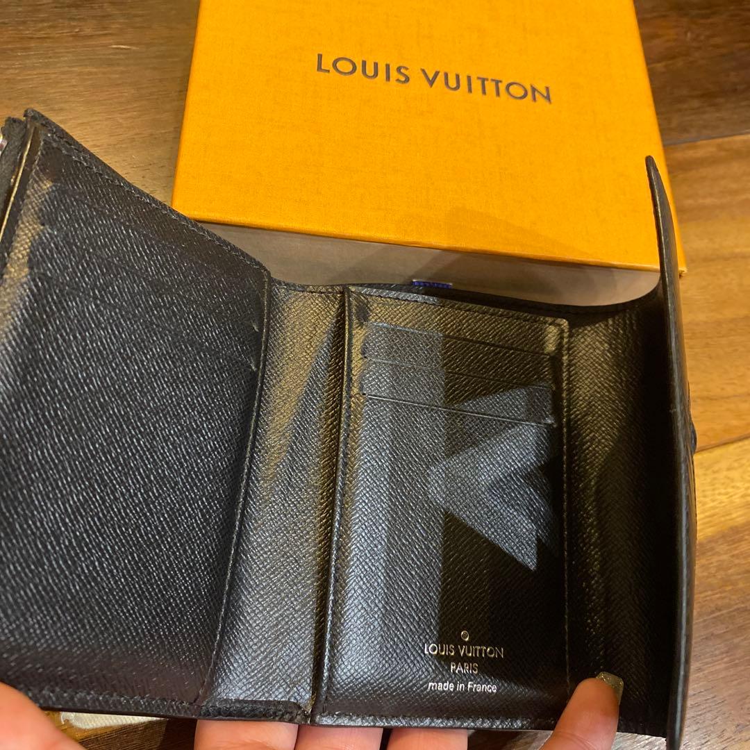 ルイヴィトン ツイスト コンパクト エピ ターンロック 三つ折り財布