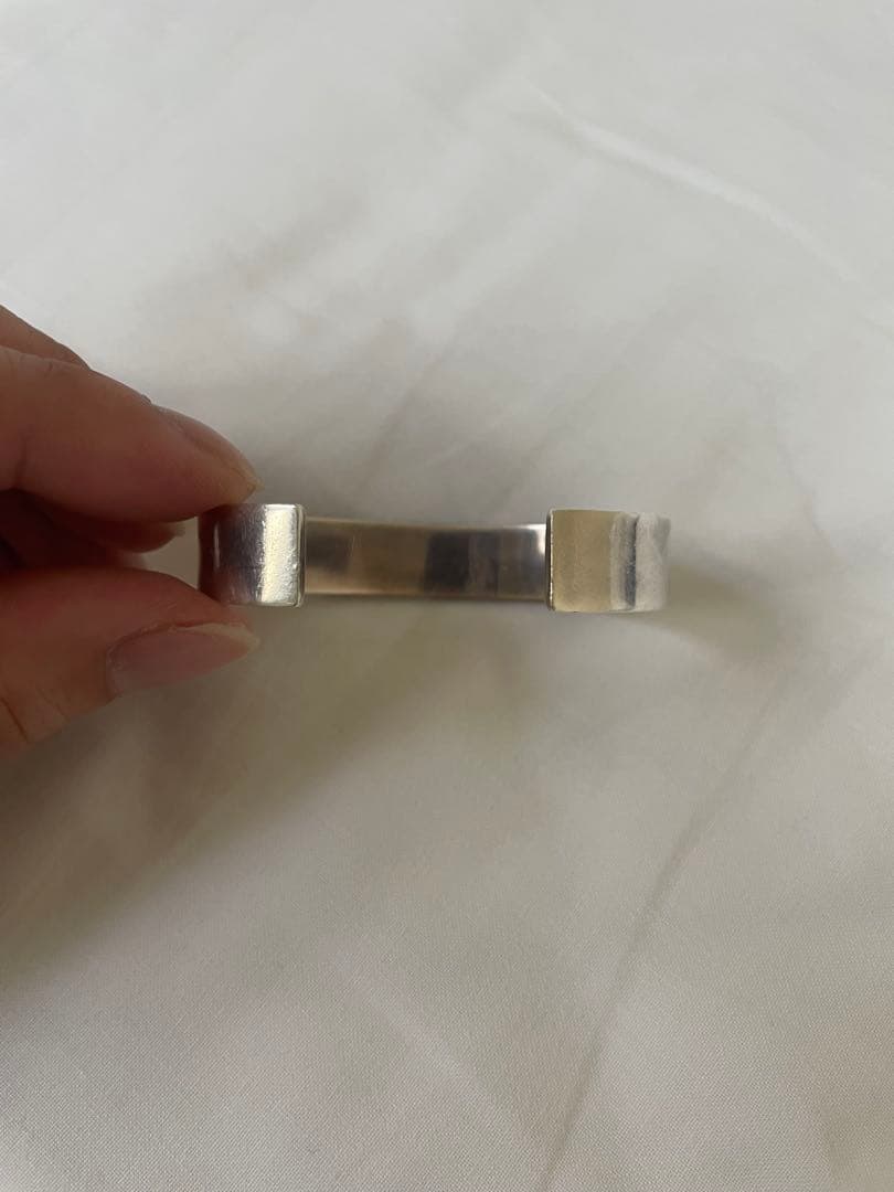 ダブルローズ付き平打ちバングル　サイズM