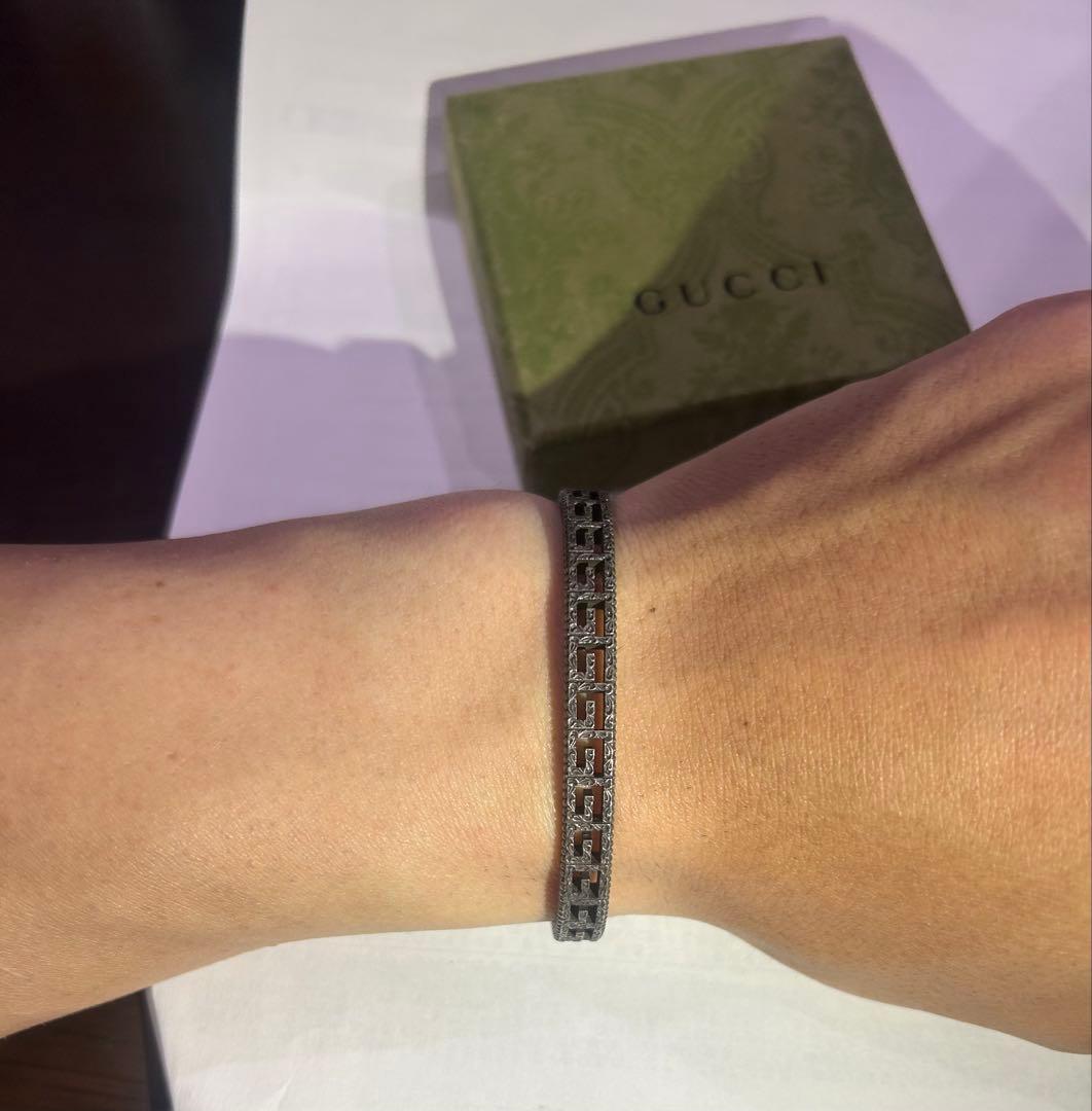 GUCCI (グッチ) スクエアGロゴ バングル ブレスレット シルバー