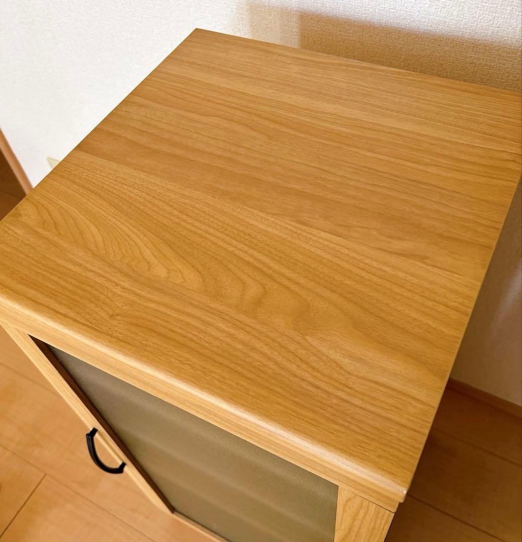 ナチュラル　4段ガラス扉　食器棚　シンプル　【引き取り可】