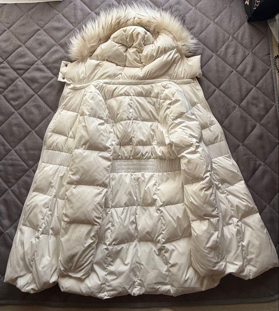 「　るる　」　GYDA 白　ダウンジャケット