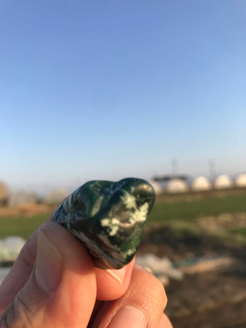 糸魚川翡翠　原石　ヒスイ