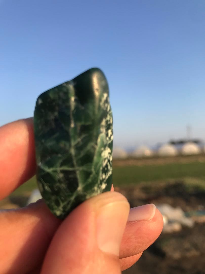 糸魚川翡翠　原石　ヒスイ