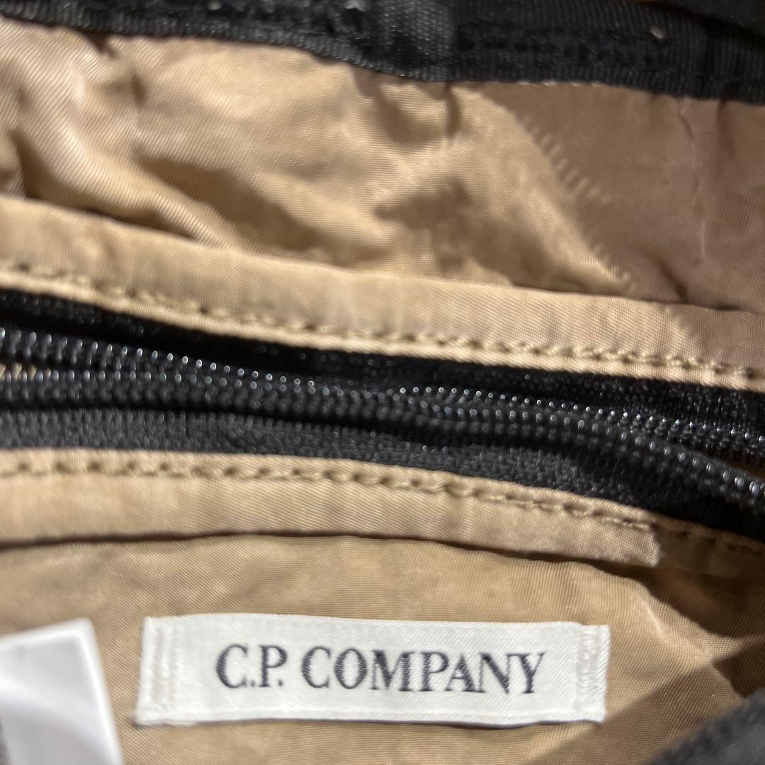 C.P. COMPANYシーピーカンパニーボディバッグ NYLON B カーキ