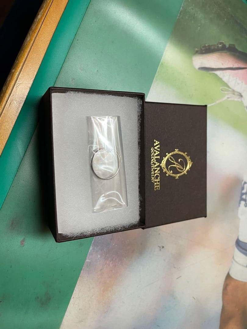 アヴァランチ ピアス 10Kホワイトゴールド 17mm