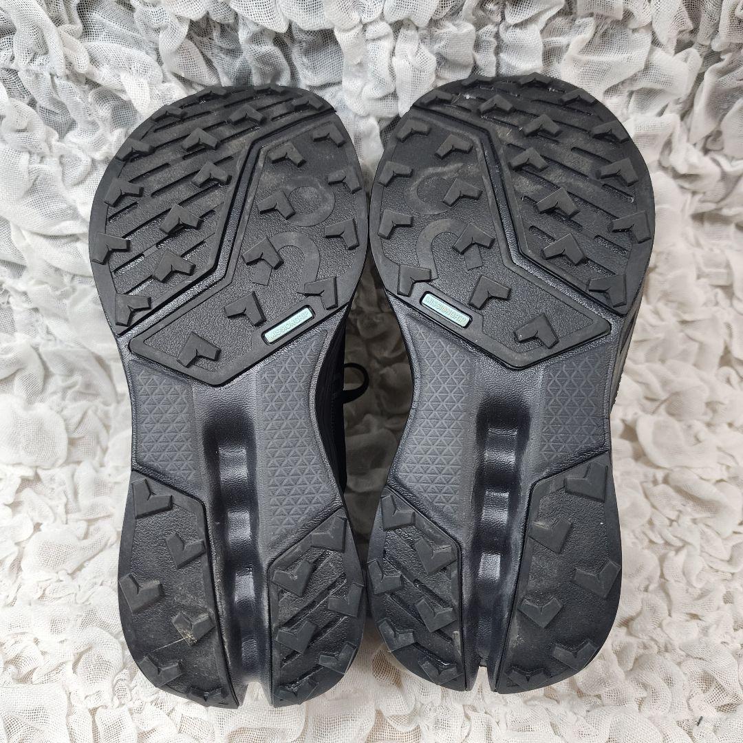 美品 オン クラウドサーファー トレイル2 スニーカー