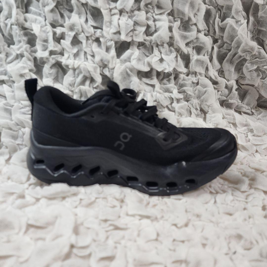 美品 オン クラウドサーファー トレイル2 スニーカー