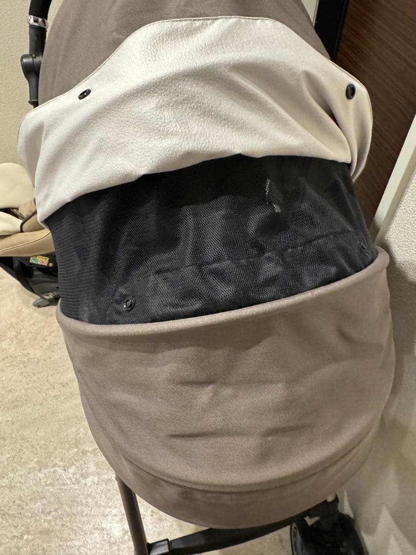 Combi アンブレッタ 4キャス エッグショックUH セピアブラウン