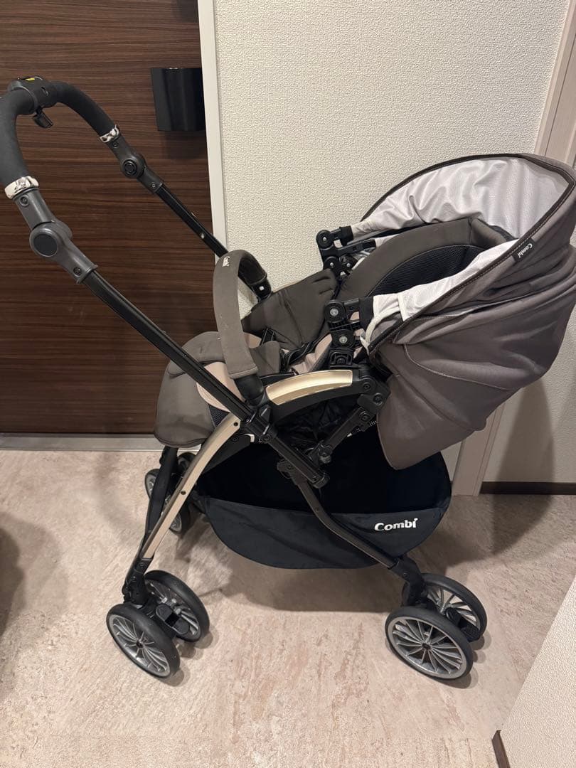 Combi アンブレッタ 4キャス エッグショックUH セピアブラウン