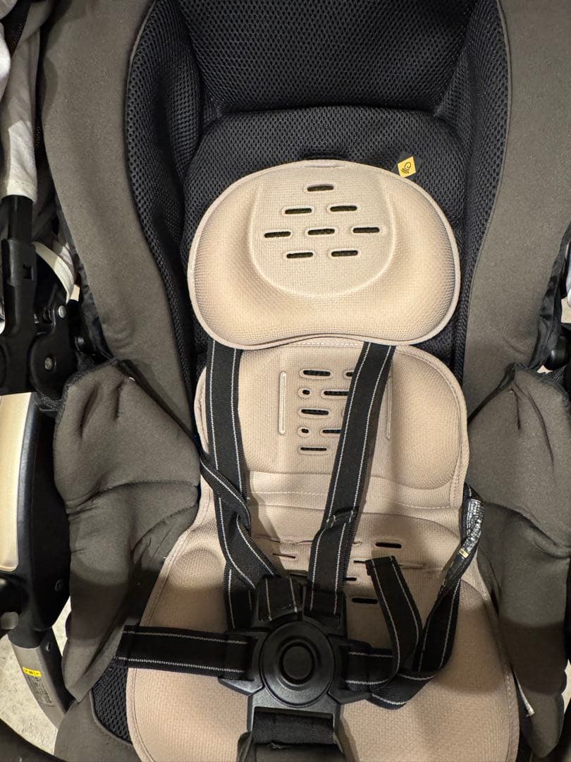 Combi アンブレッタ 4キャス エッグショックUH セピアブラウン