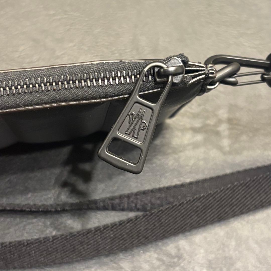 MONCLER モンクレール　ミニ財布　ケース　ブラック　ストラップ付き