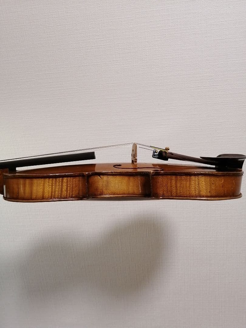 3/4 オールドヴァイオリン　(an old violin)