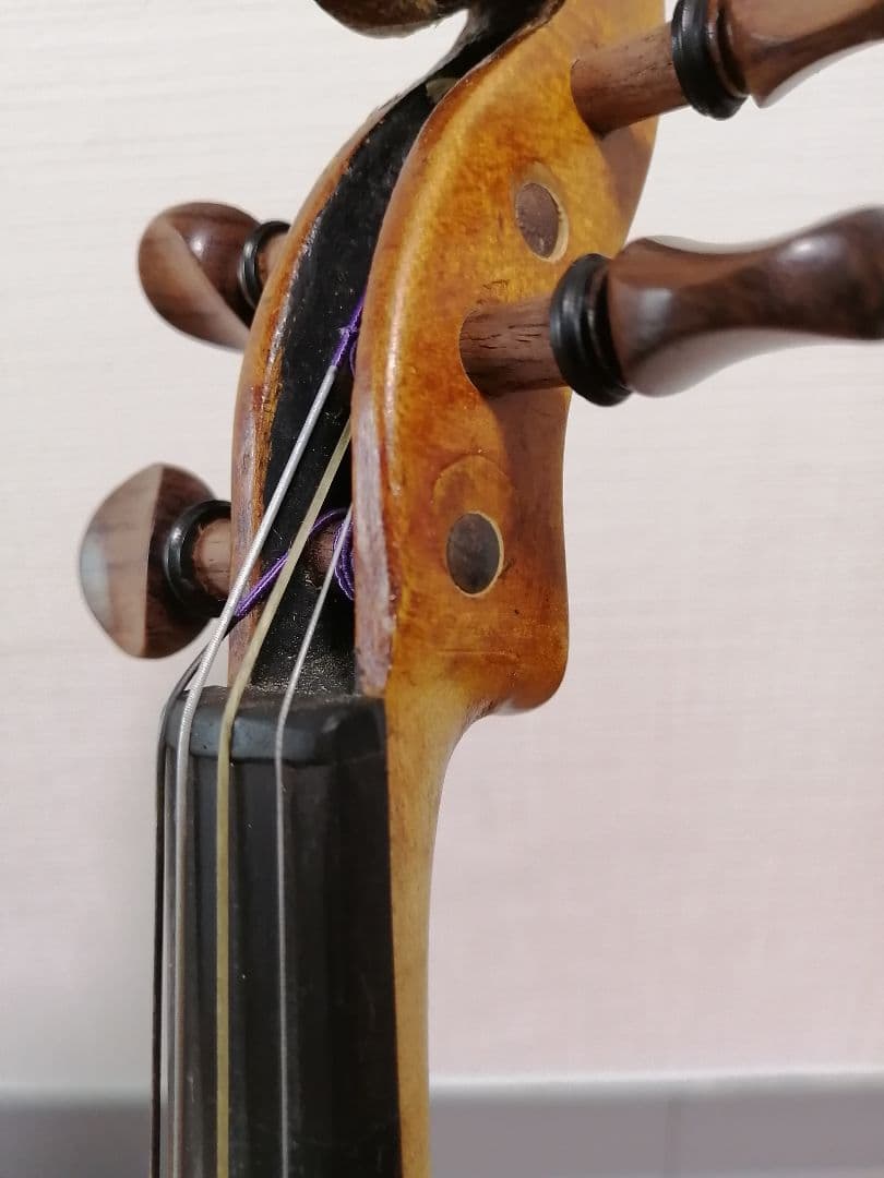 3/4 オールドヴァイオリン　(an old violin)