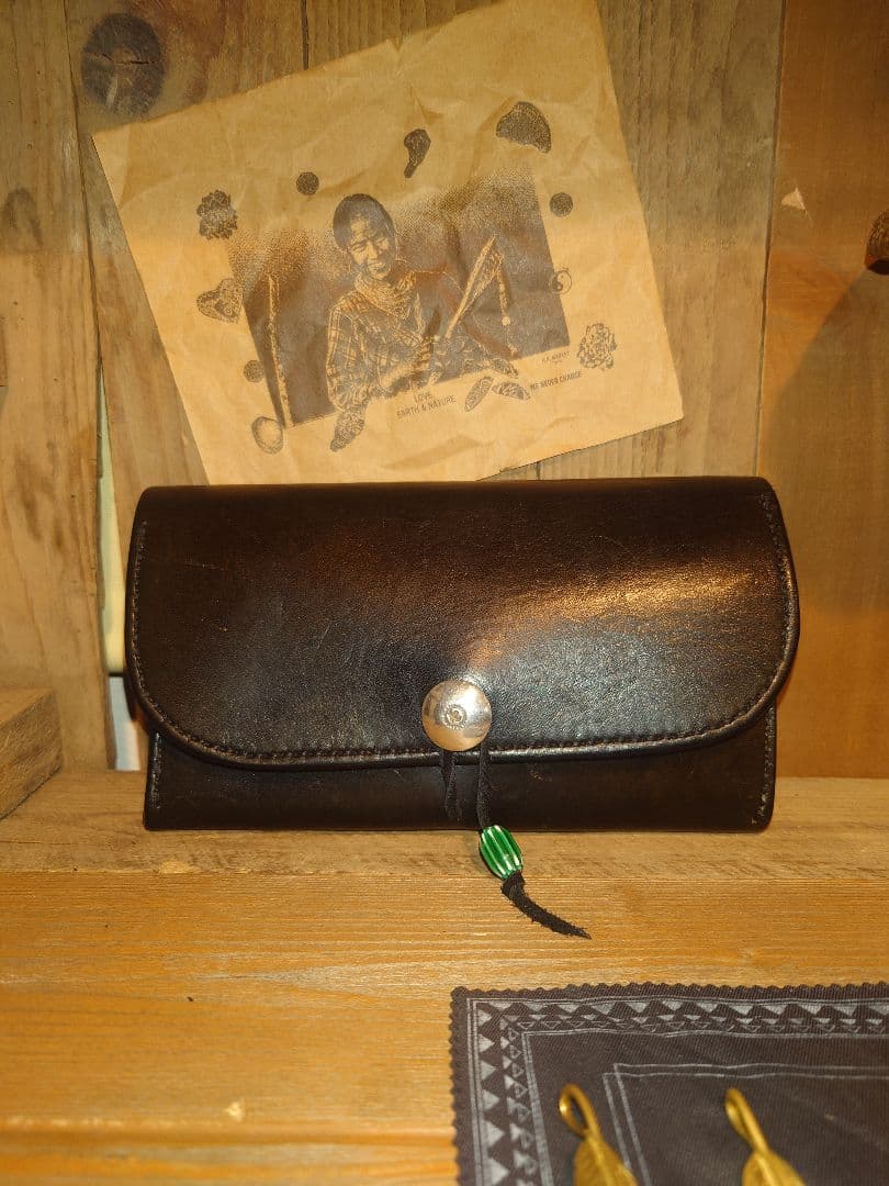 サドルレザー　長財布　イーグルコンチョ　シェブロンビーズ