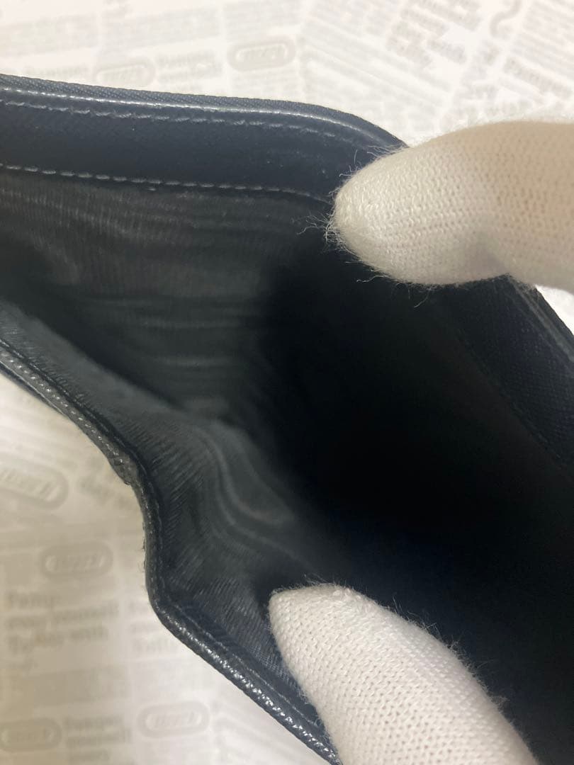 プラダ　折り財布　ブラック　テスート