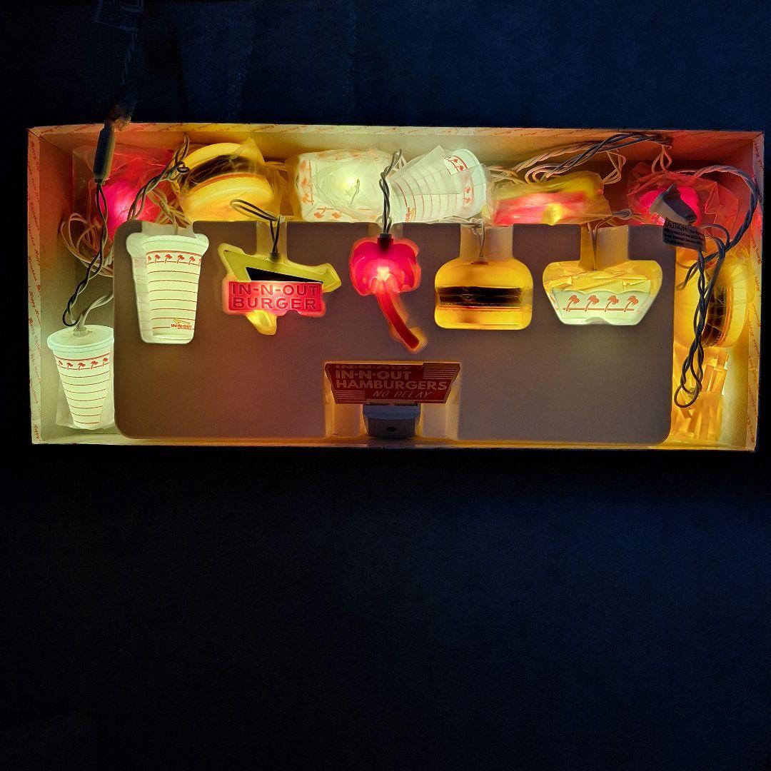 in n out カリフォルニア　ストリングスライト　インアンドアウト