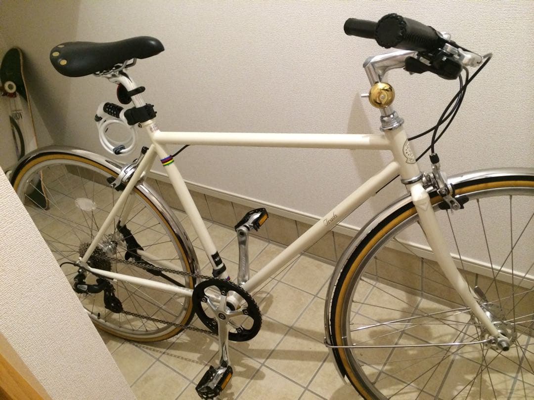 ホワイト クロスバイク 700C アルミフレーム