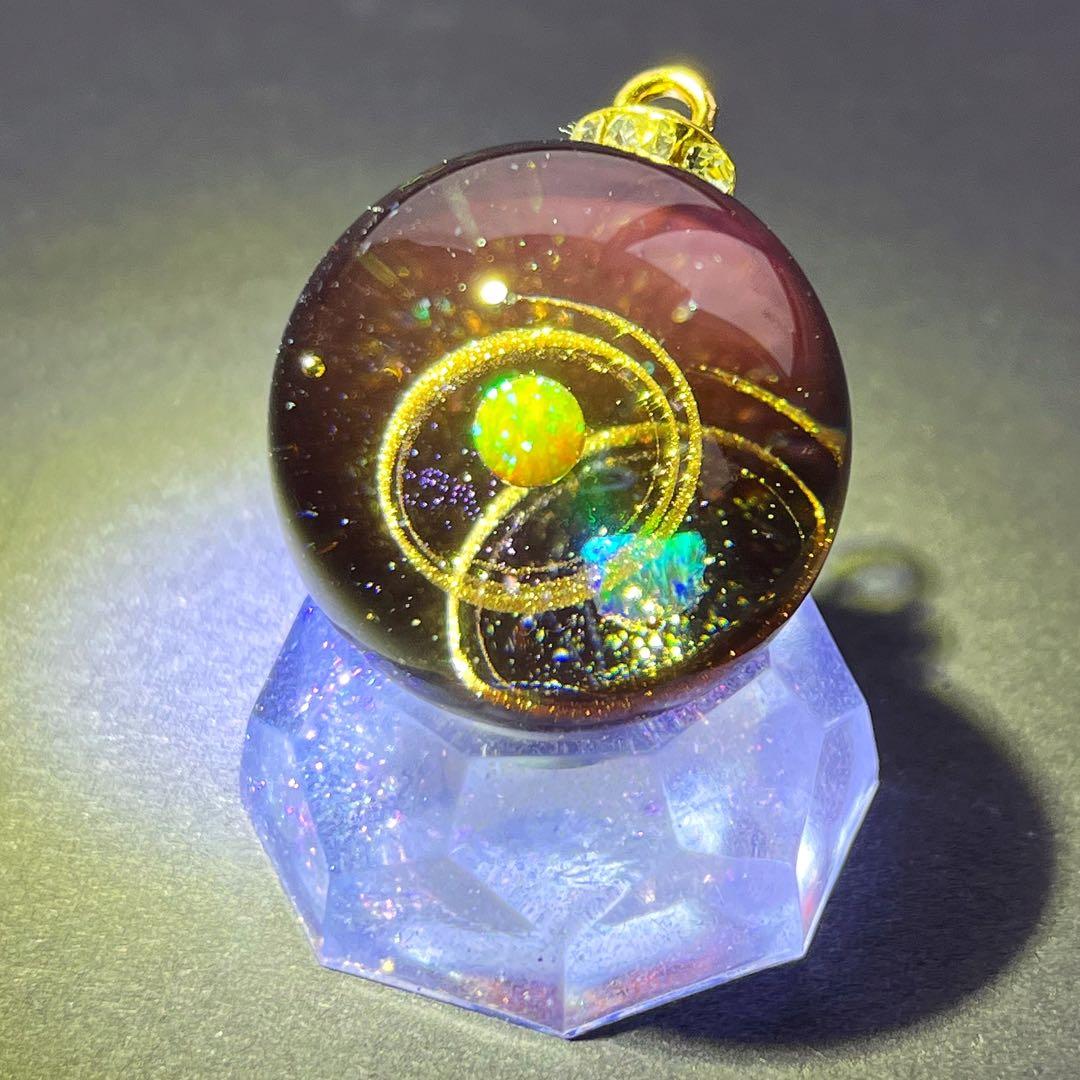 【ハンドメイド】157.水面に映る花火　25mm 【蓄光・台座付き】