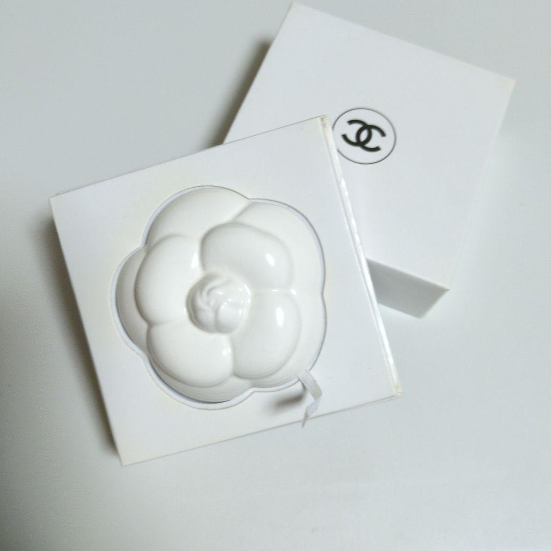 Chanel 花型置物 ホワイト 陶器