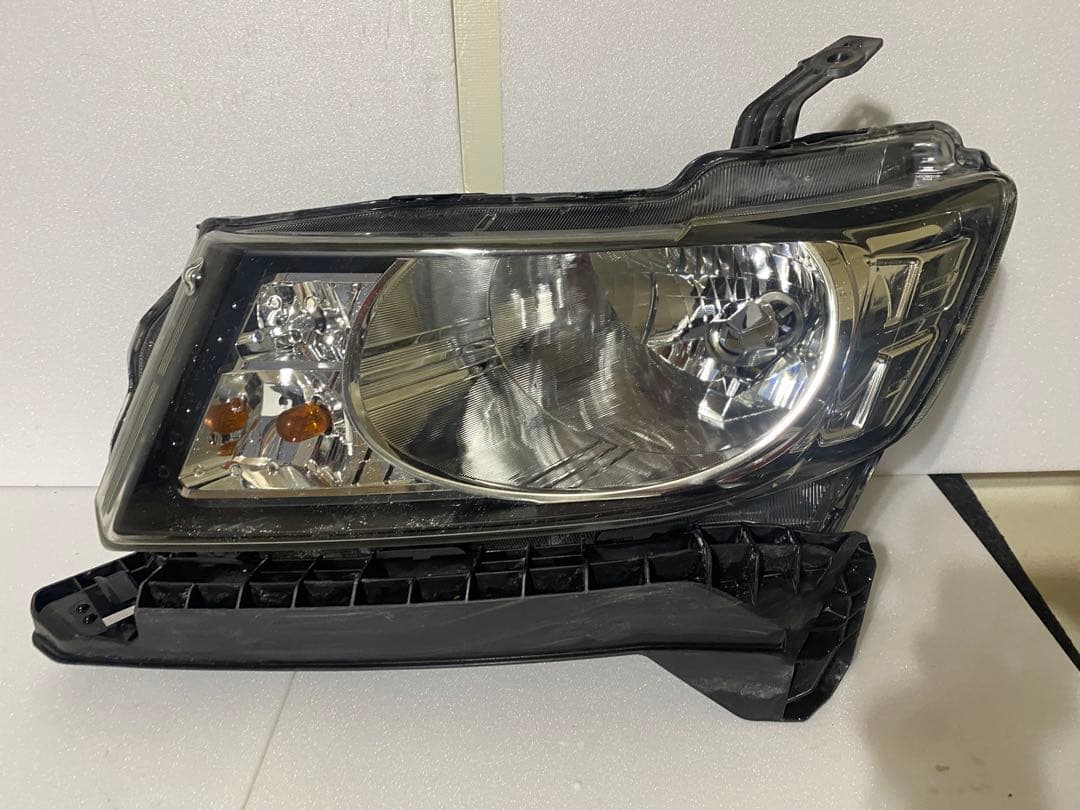 ホンダ フリード スパイク GB3 純正 HID ヘッドライト 左右セット