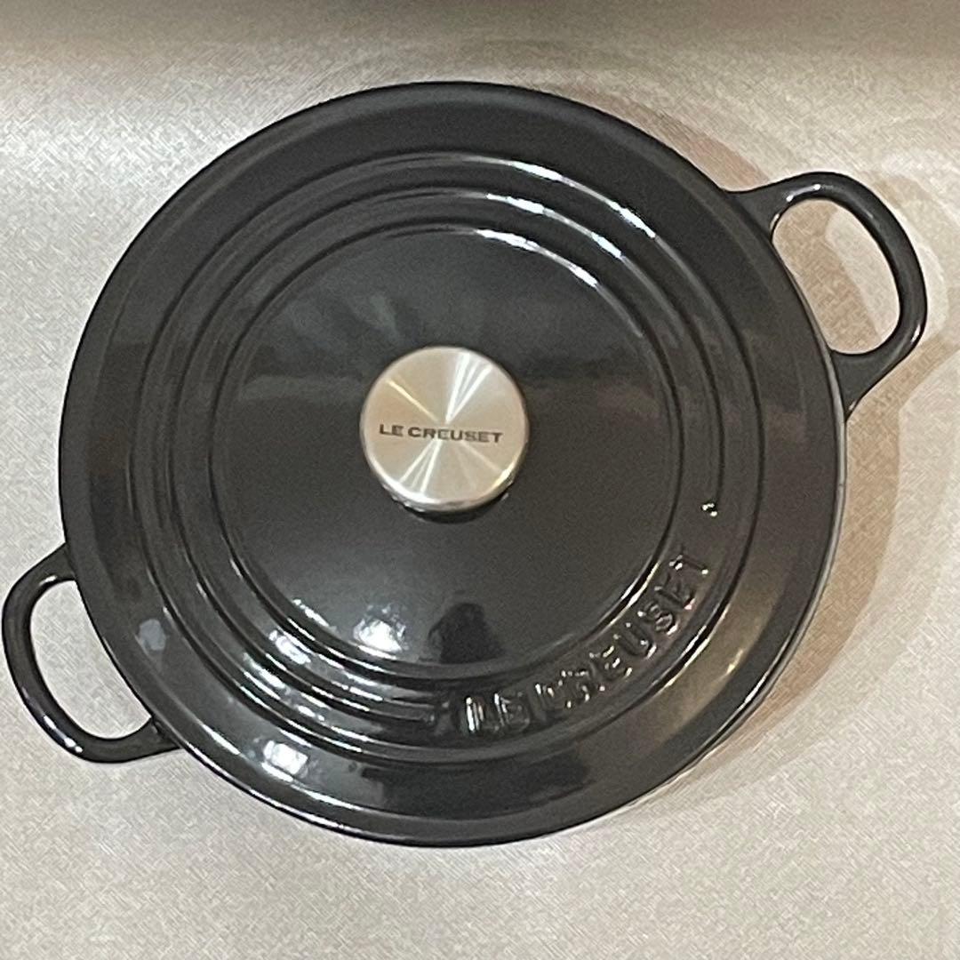 新品未使用　ルクルーゼ　ココット・ロンド　ブラック　両手鍋　22cm