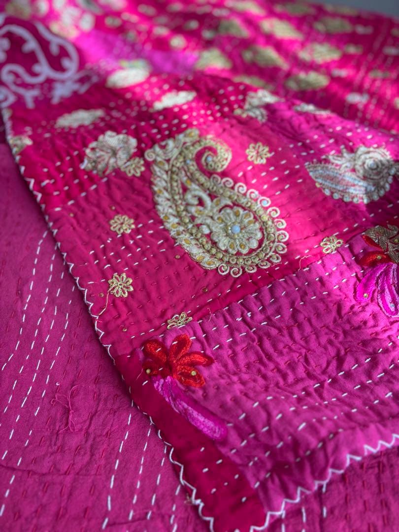 ラリーキルト　インド刺繍　カンタキルト　ヴィンテージ　ピンク　マルチカバー
