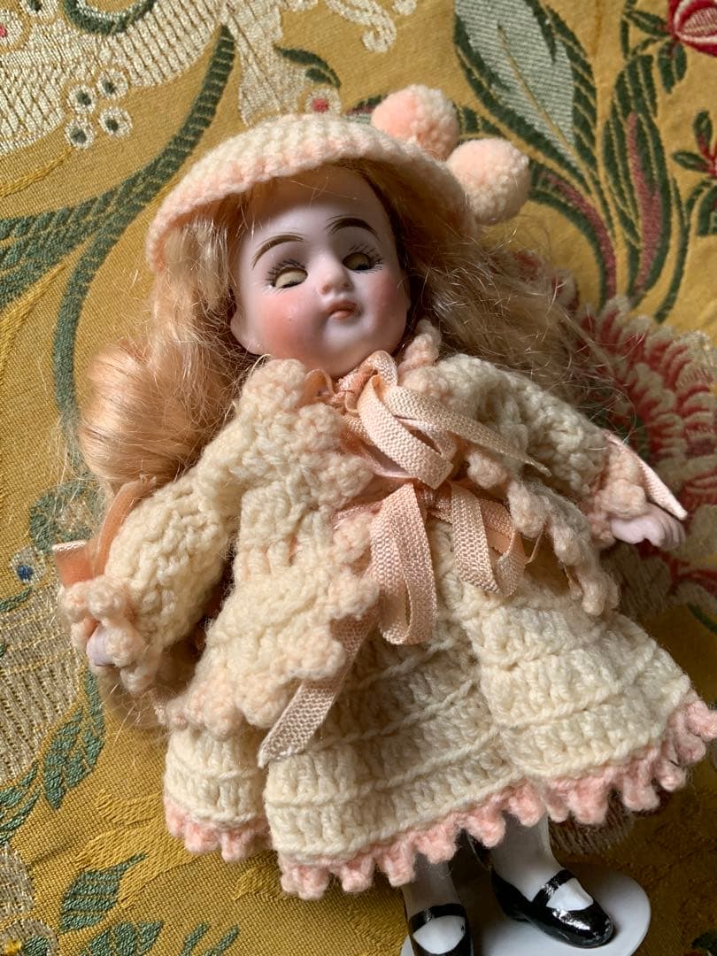 ミニョネット　ビスクドール毛糸の帽子を被った可愛い女の子！15㎝