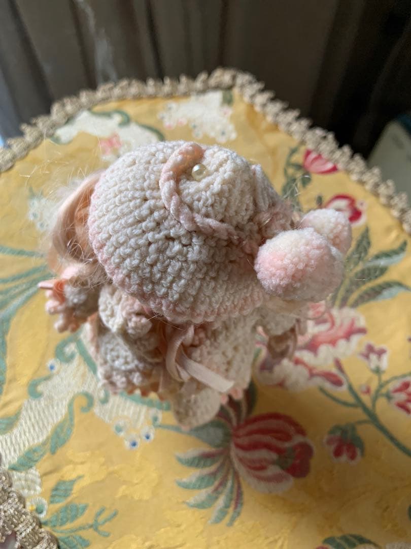 ミニョネット　ビスクドール毛糸の帽子を被った可愛い女の子！15㎝