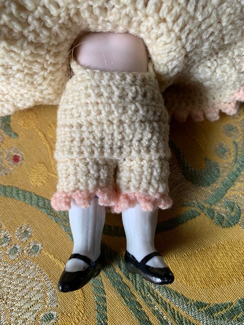 ミニョネット　ビスクドール毛糸の帽子を被った可愛い女の子！15㎝