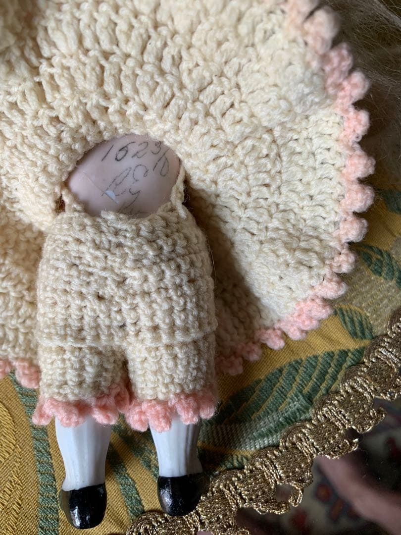 ミニョネット　ビスクドール毛糸の帽子を被った可愛い女の子！15㎝