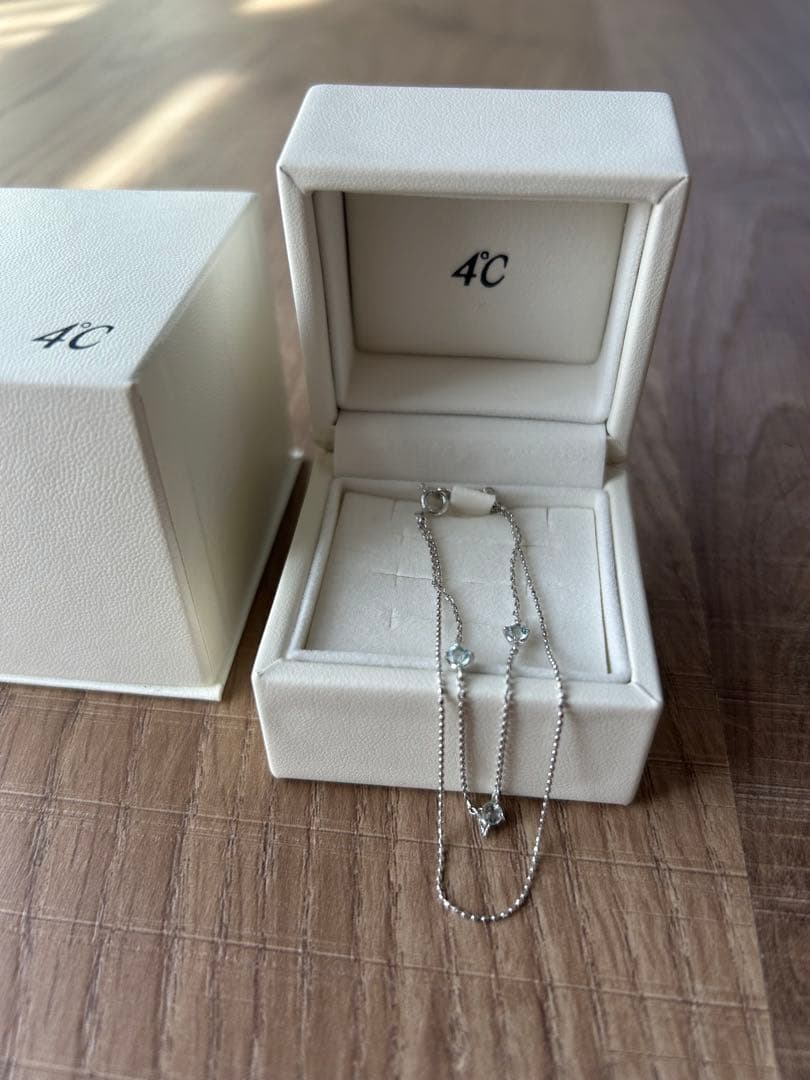 ぷー様【箱・保証書有り】4°C K10ブレスレット　アクアマリン3石